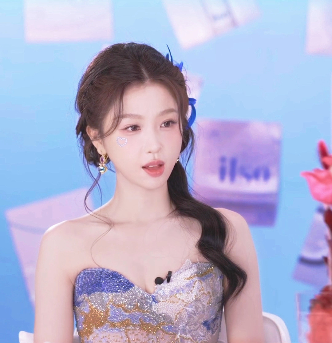 不行了真的好喜欢舒心这些古灵精怪的小动静，我循环听虞书欣直播 ​​​
