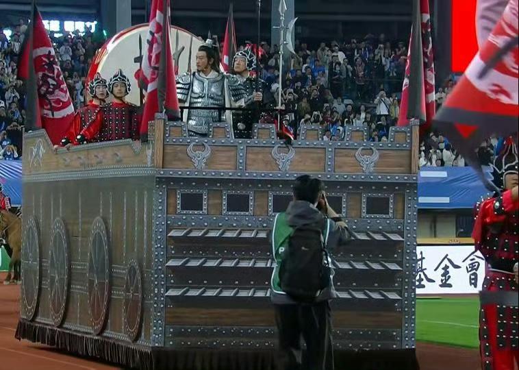 何润东：第一次发现钱这么好赚。 ​​​