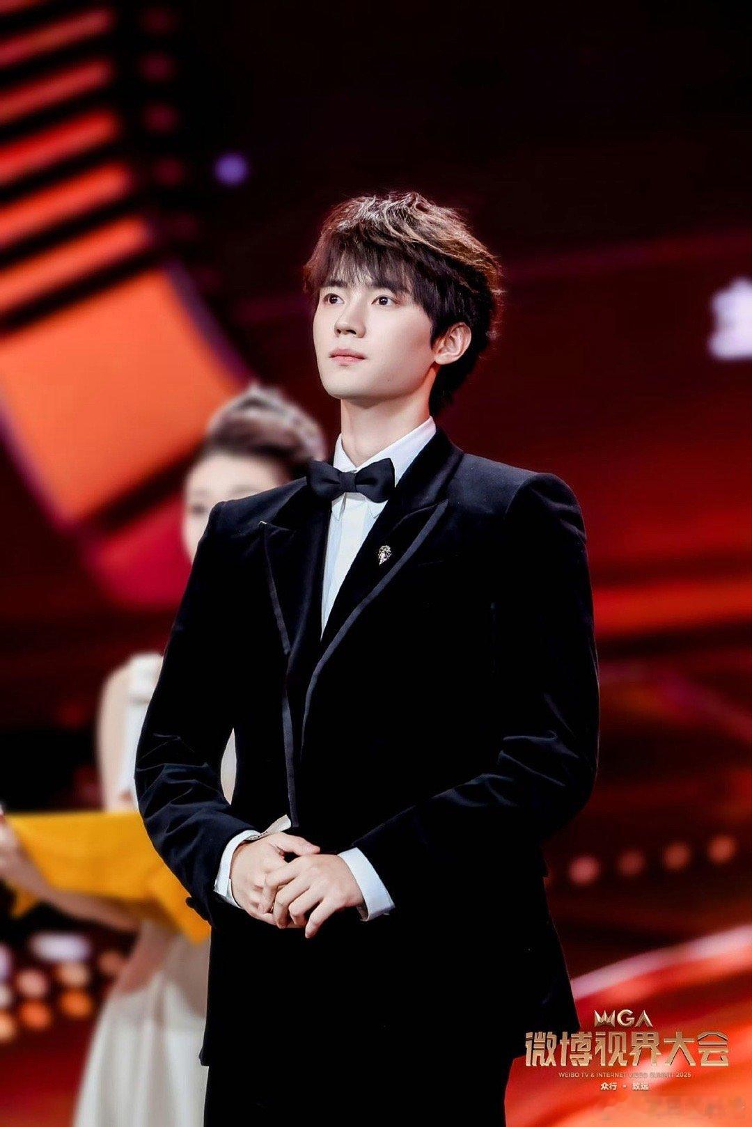 周翊然00男演员中坚力量 打破校园角色局限，周翊然用鲜活演技圈粉，00生中坚力量