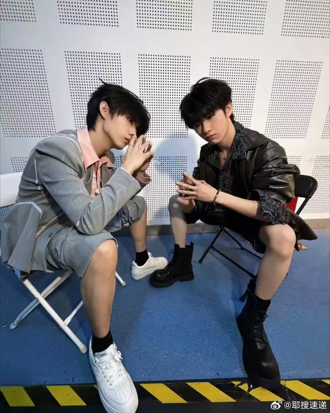 张子墨黄誉博合照张子墨黄誉博怎么认识的这组合照自带年代滤镜，非主流画风好经典，好