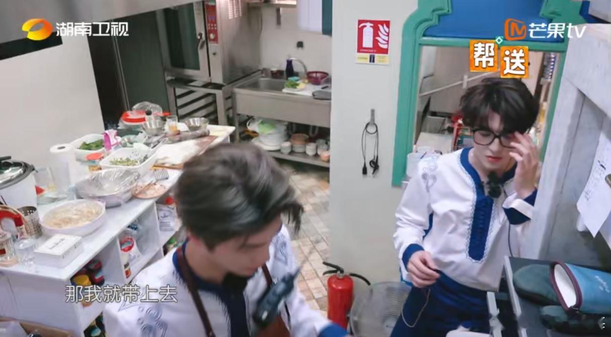 尹浩宇传菜大型马冬梅现场尹浩宇传个菜变成了大型马冬梅现场。上一秒还一直念叨番茄花