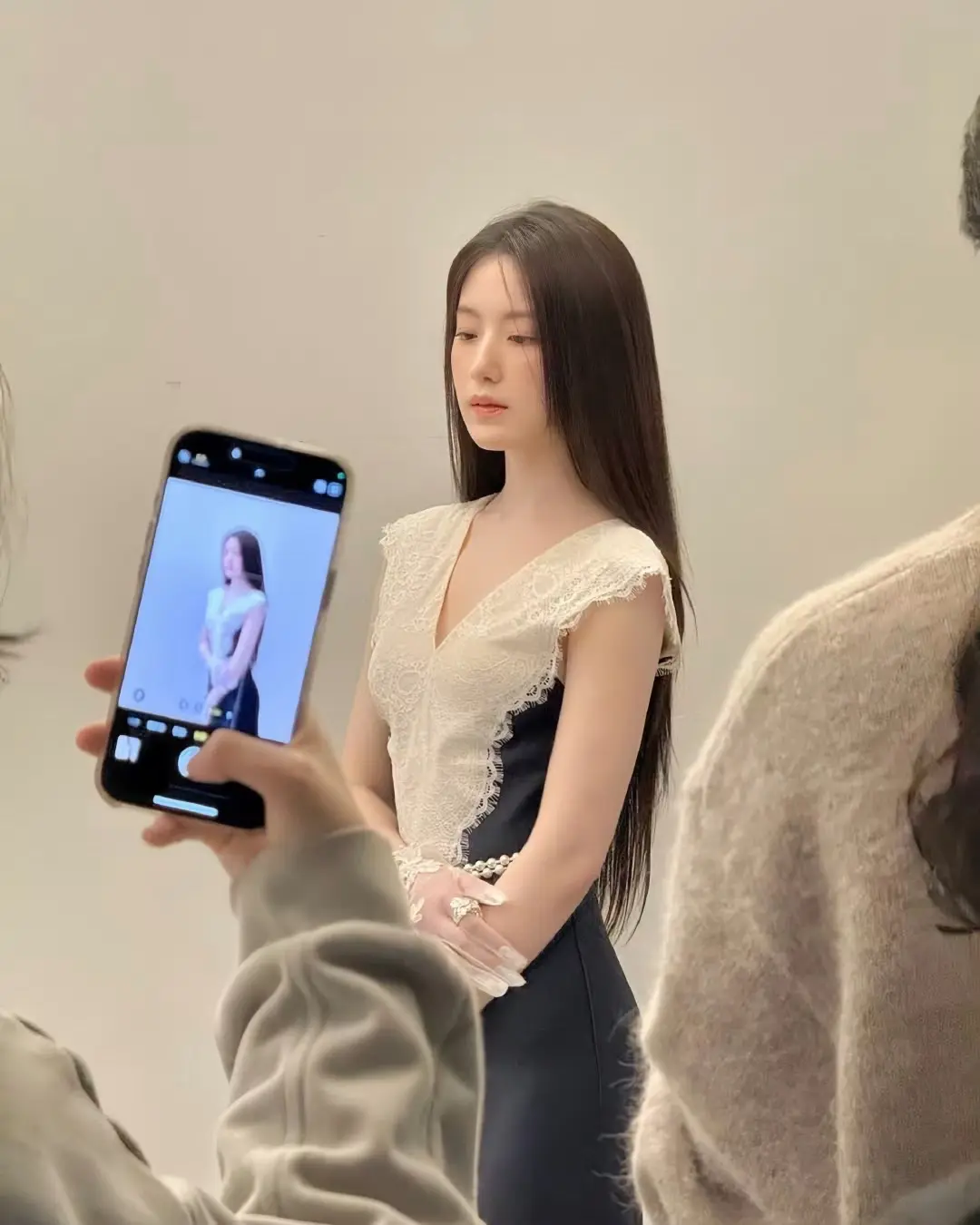 叶舒华。