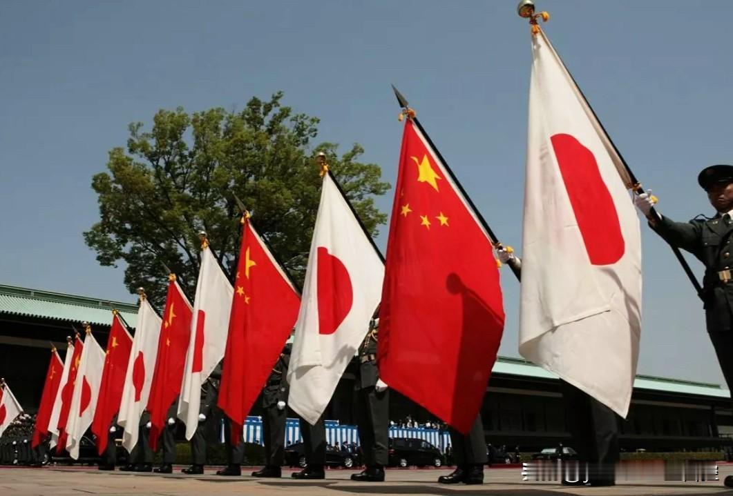 【日本军国主义毒素已深入民众骨髓】
    看一下共同社刚出炉的民调数据就会知道