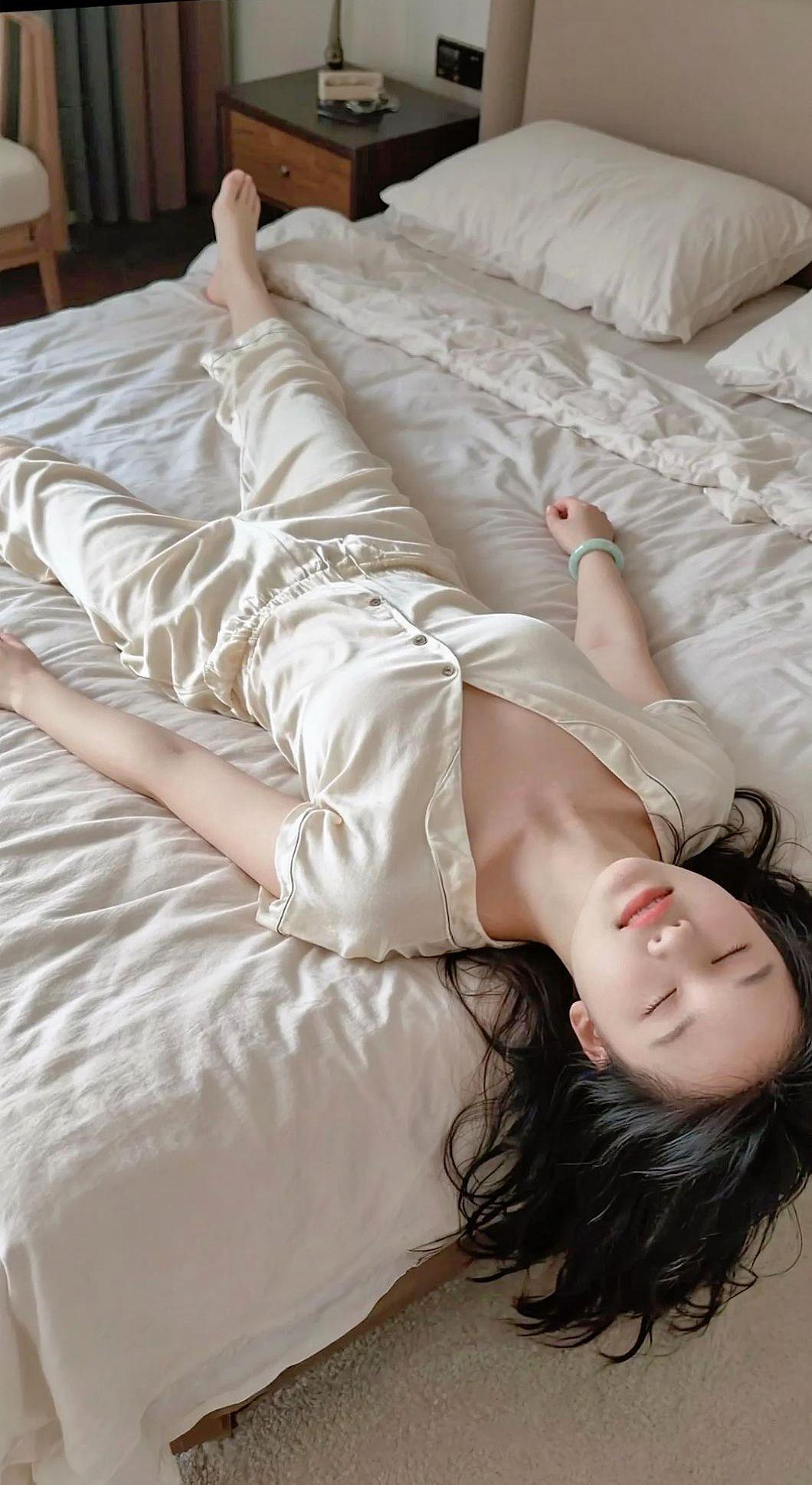 AI慵懒睡衣写真 随变ai随便玩