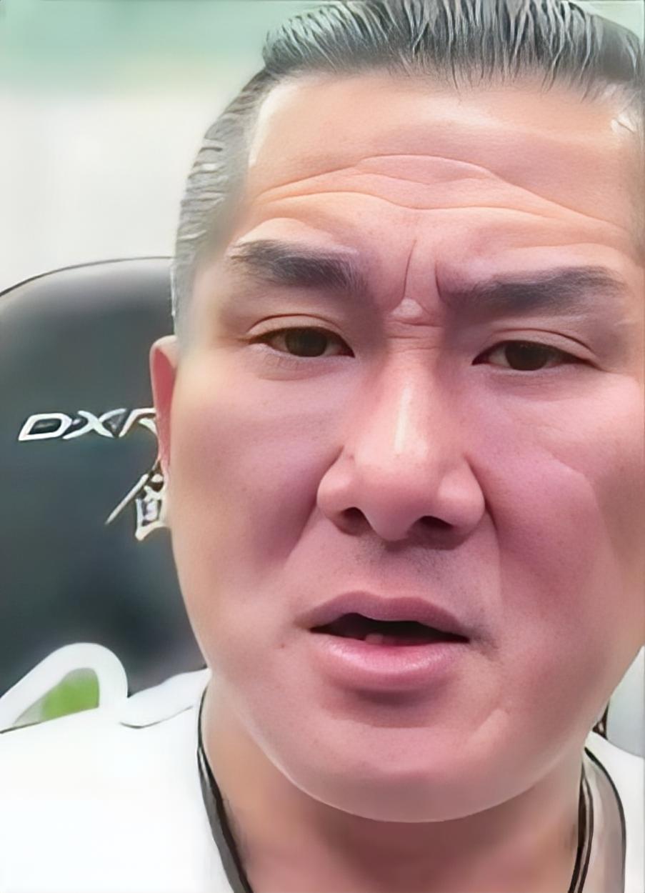 馆长直播时泣不成声地哭了！他说，“现在最让我感动的是，不是因为他大，不是因为他赚