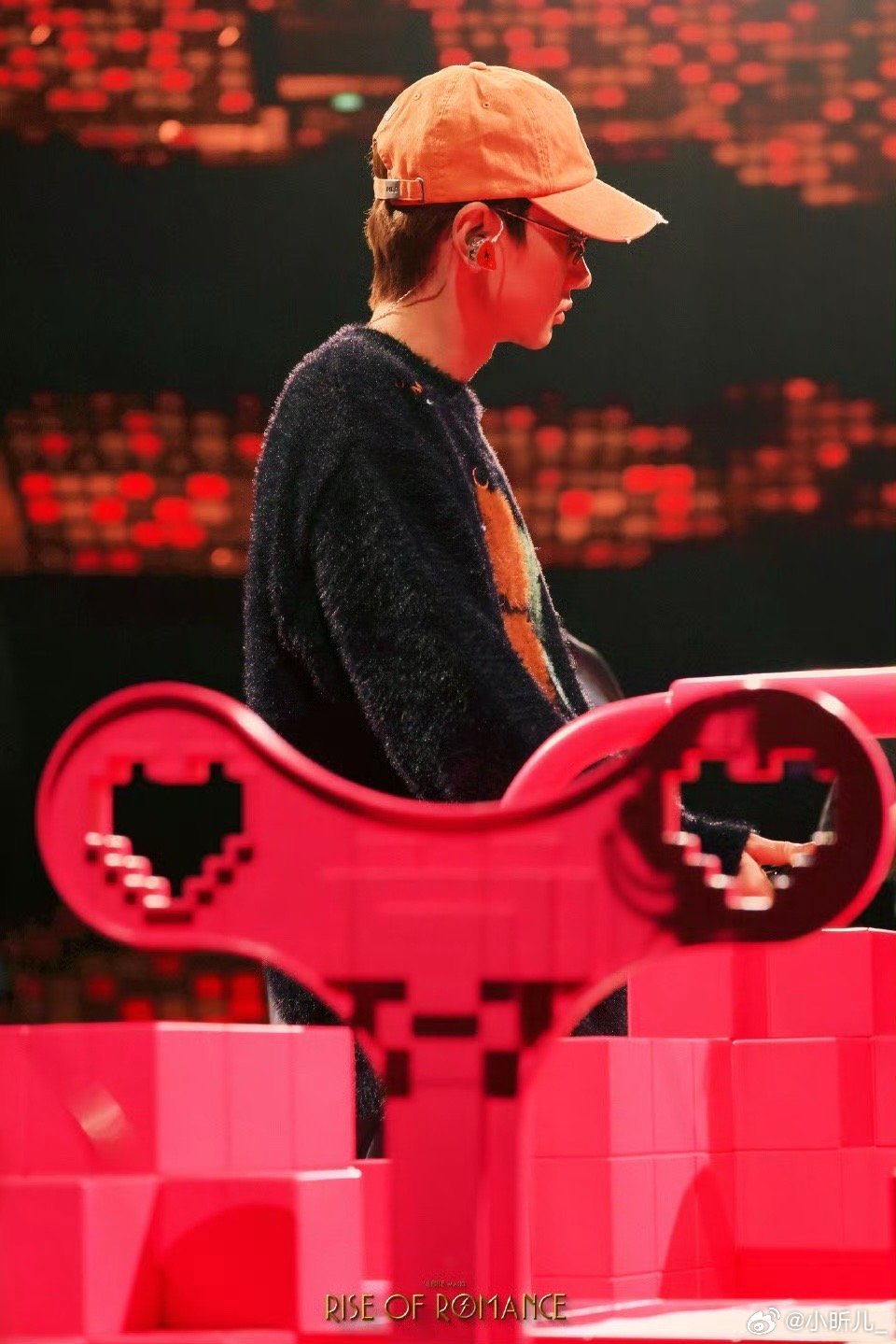 谁能拒绝汪苏泷冲过来说喜欢你啊脑补了一下汪苏泷冲过来喊“我喜欢你”的画面，救命！