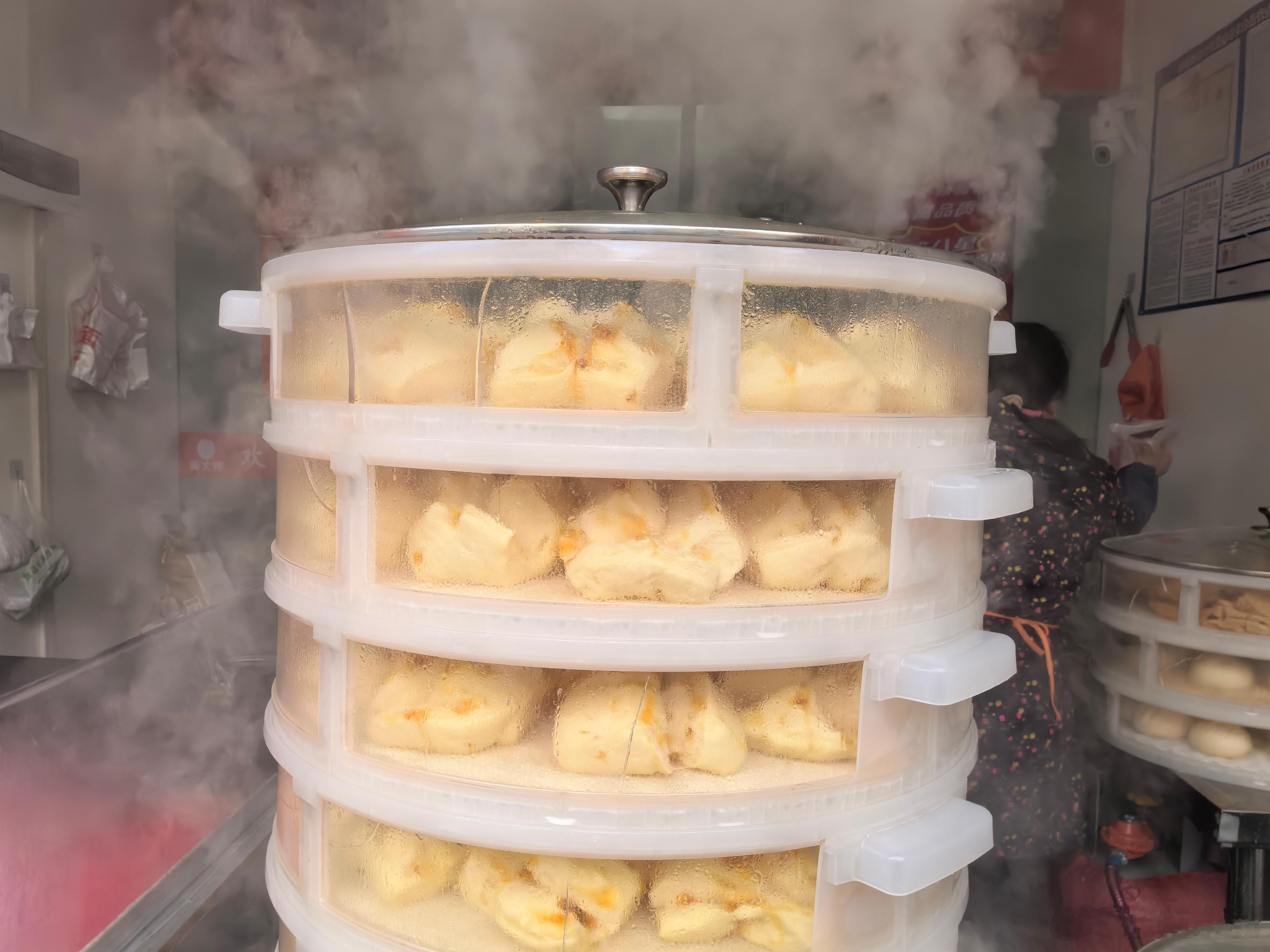 普通但赚钱的工作一块五一个，五个五块，在一个南方小县城还得排队，生意火爆。 