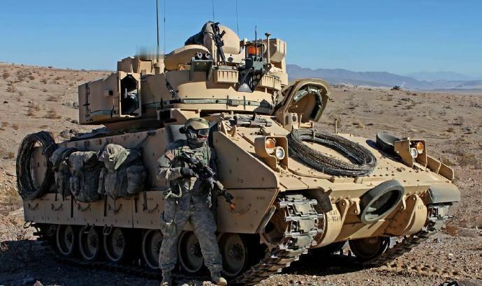 每天认识一件兵器 美国M2“布雷德利”步兵战车M2“布雷德利”（M2 Bradl