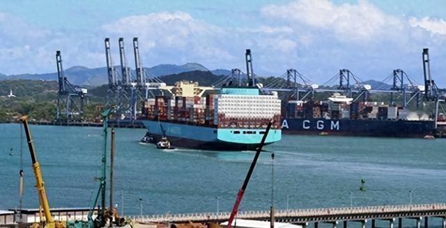 想让中国主持公道，先把美军基地清出去再说。一边依赖美国驻军提供安全庇护，一边又要