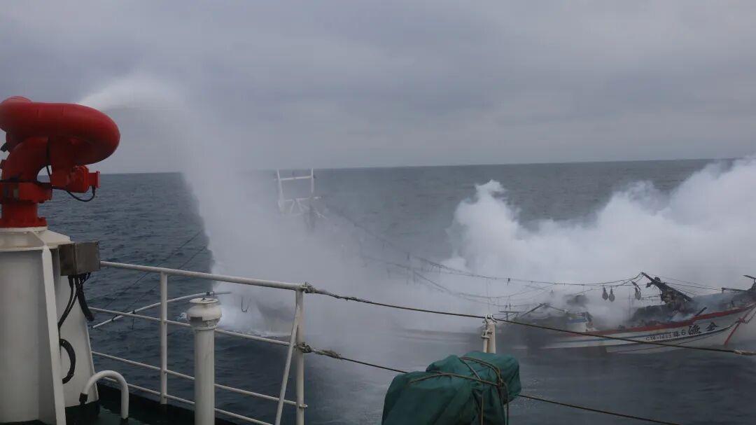 钓鱼岛突发大火，台湾渔民哭喊：看到“中国海警”四个字，心就定了！



钓鱼岛海