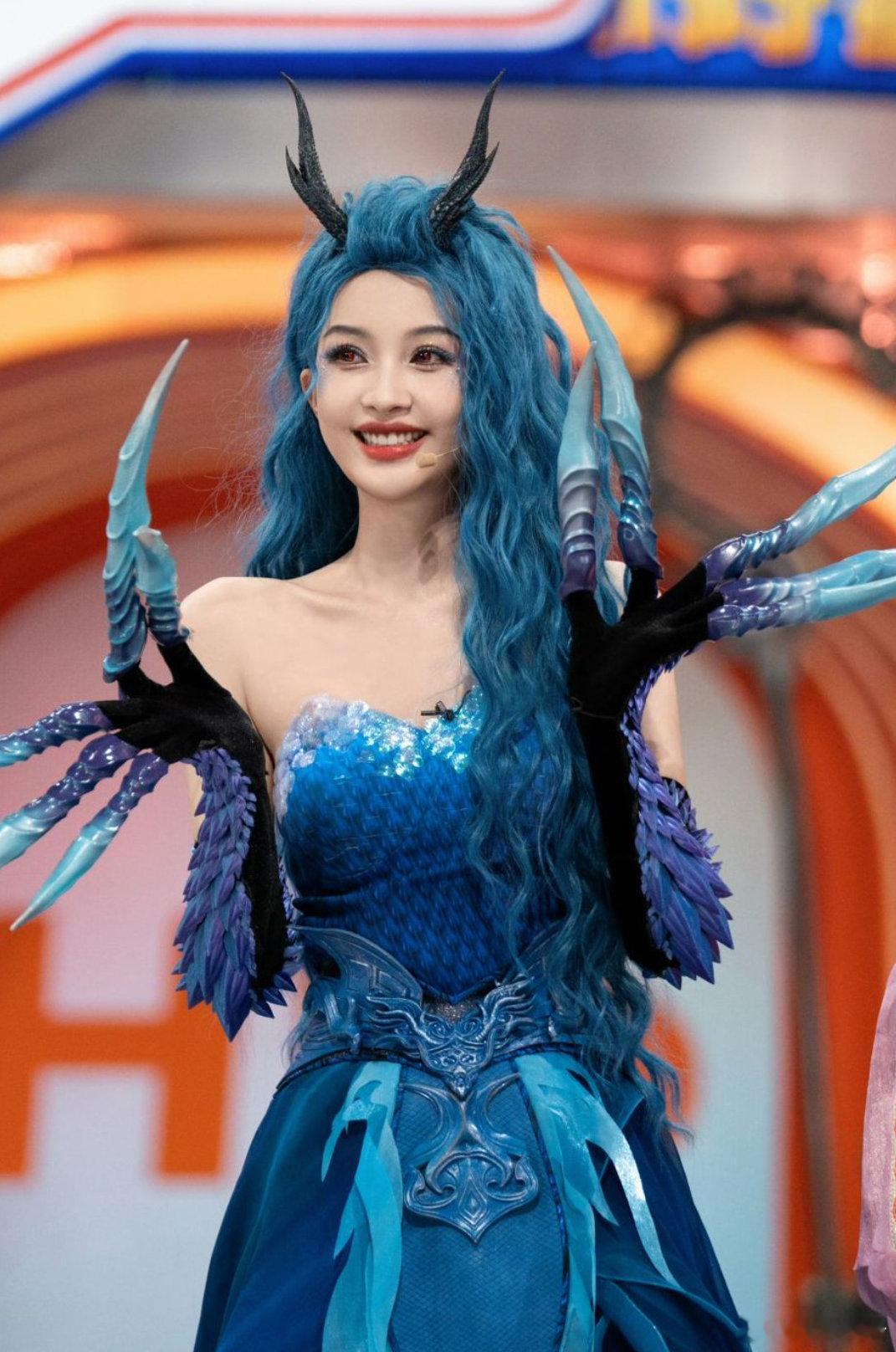 李雪琴说孙怡是顶级美貌李雪琴在线认证美貌，孙怡颜值氛围感拉满，谁看了不心动？你好