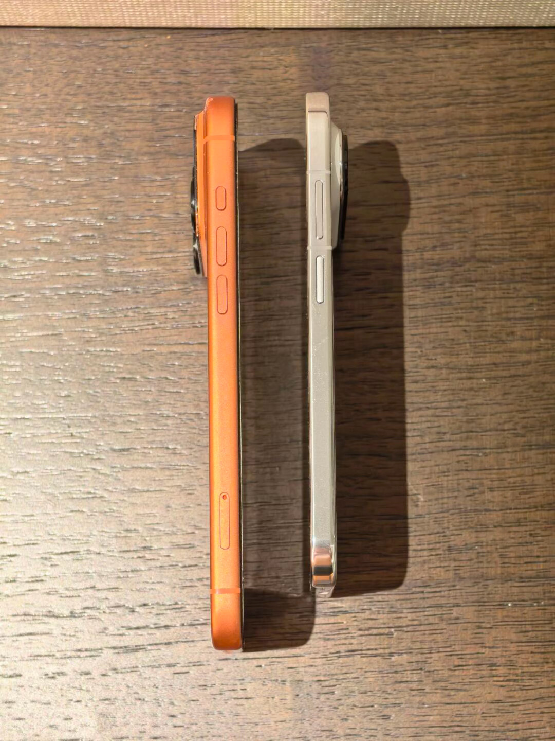 拿到首款阔直屏手机华为Pura X View好薄！比iPhone薄！好轻！比iP