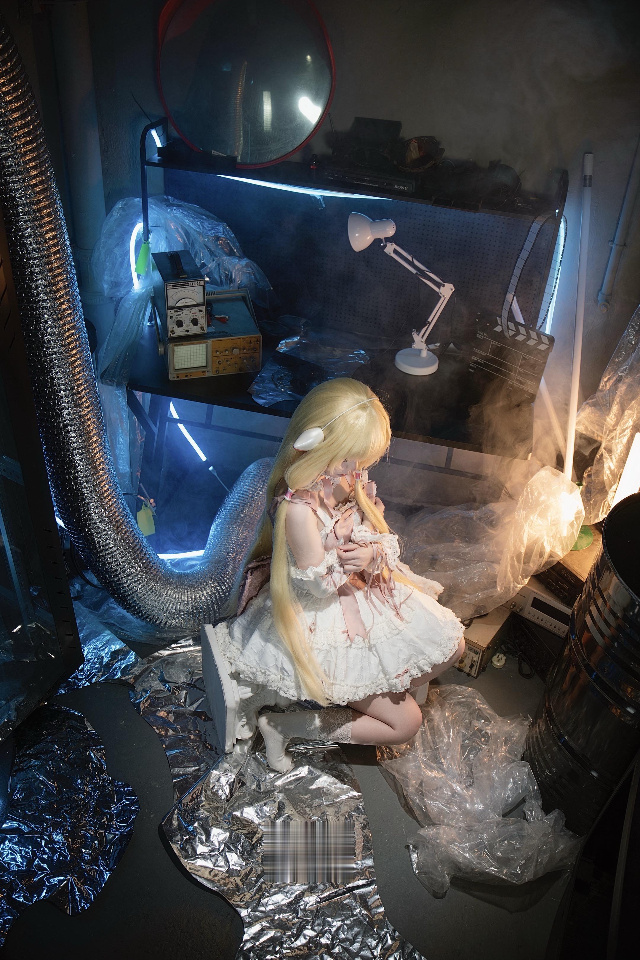 小叽cosplay.从数据洪流里短暂出逃的第72小时； 冷光与暖雾碰撞...