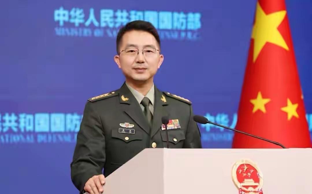 昨晚国防部发布重磅通知，
2026年起所有年满18周岁男性公民必须完成兵役登记，