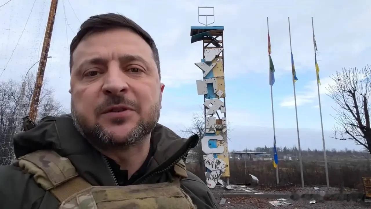 本次泽圣在库城的打卡有两个细节：
第一，公路上的“防无人机网”完好无损；第二，视