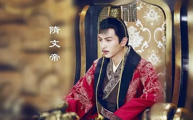 隋文帝杨坚登基后，将北周的公主认作干女儿，封为大义公主，还特意挑选精美的屏风，赏