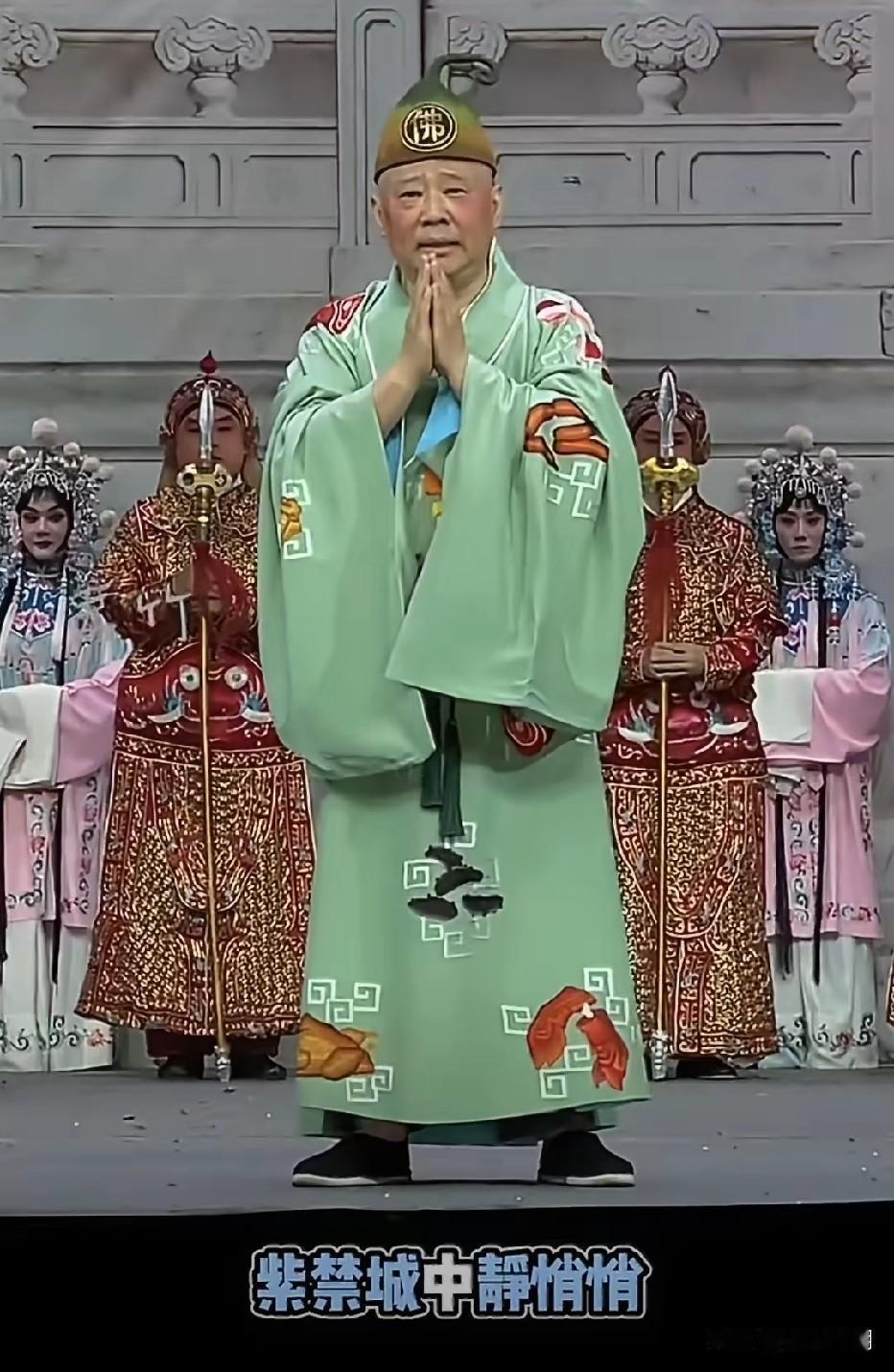 郭德刚乱改红歌，不仅仅是“口舌之快”吧？

他除了调侃红歌之外，不少网友关注的是
