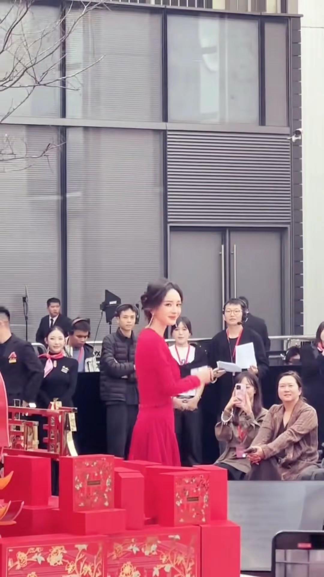 杨幂，你就宠她吧。