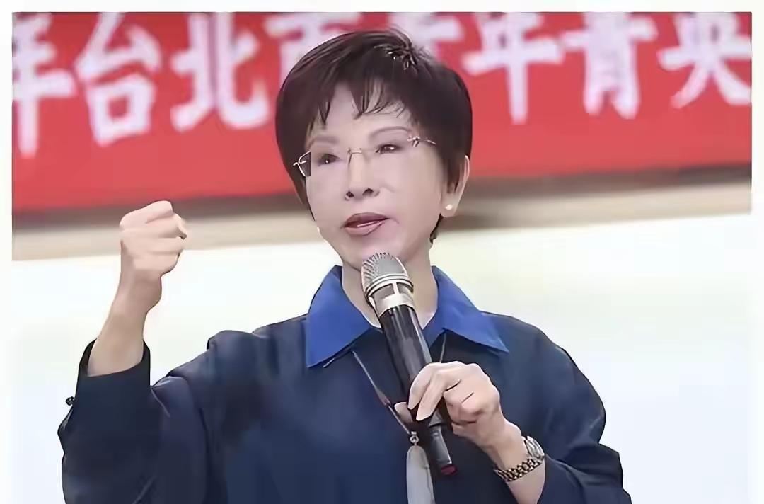 郑丽文前脚刚走，洪秀柱后脚就到了北京。
​有意思的是，她俩说的话，调门完全不一样