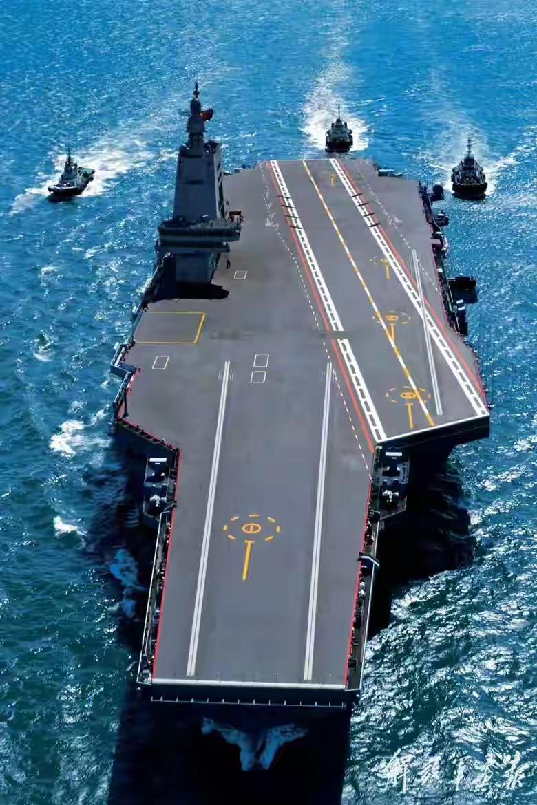 中国迎来三航母时代，福建舰全球首艘电磁弹射，8万吨排水量入列

今天是一个平凡的