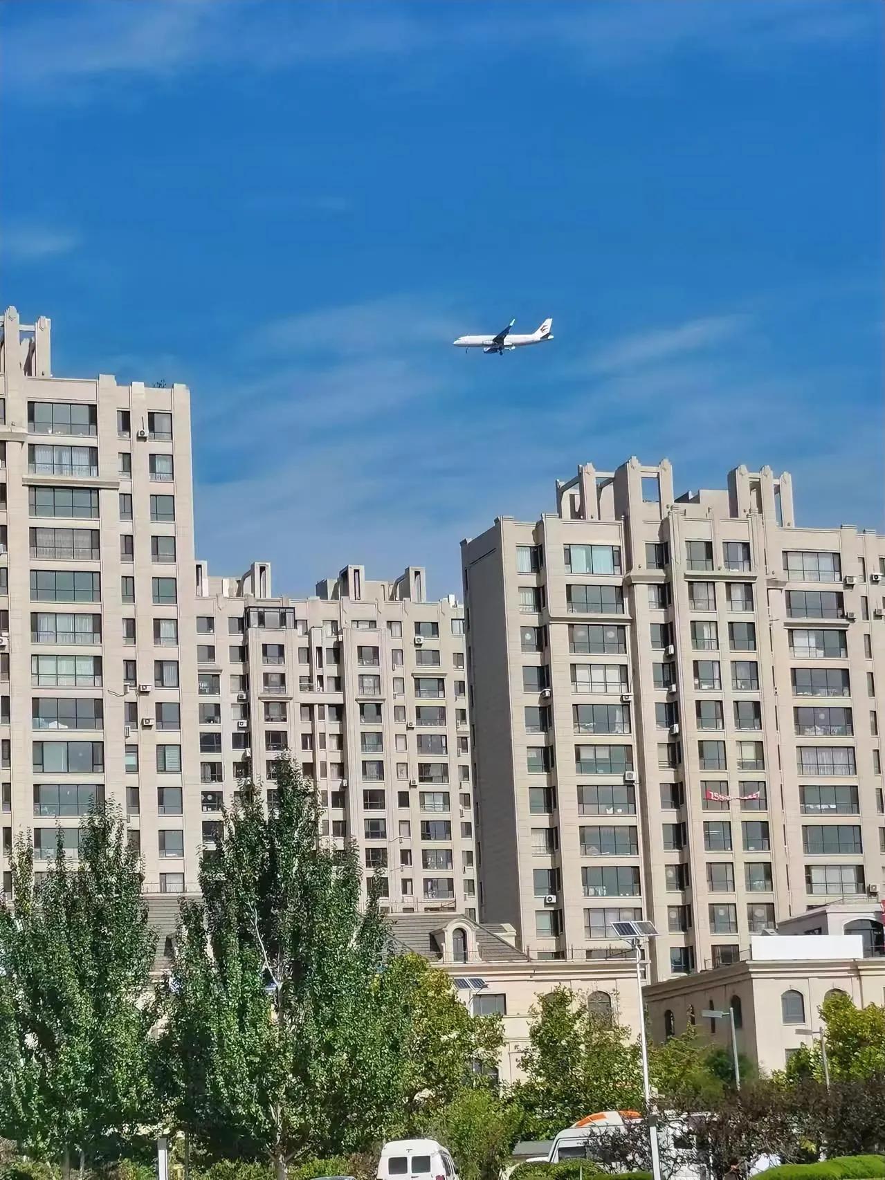 简而言之，背着抱着一样沉，不会。原因在于购房成本主要是由建房成本决定的，而公摊面