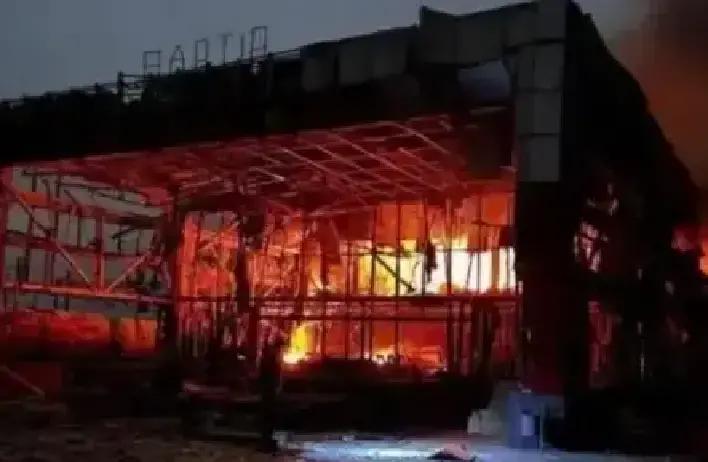 出手了！俄罗斯表态！
先把话捋顺了说。三百年里，俄国人一直想往西边挤，从彼得大帝