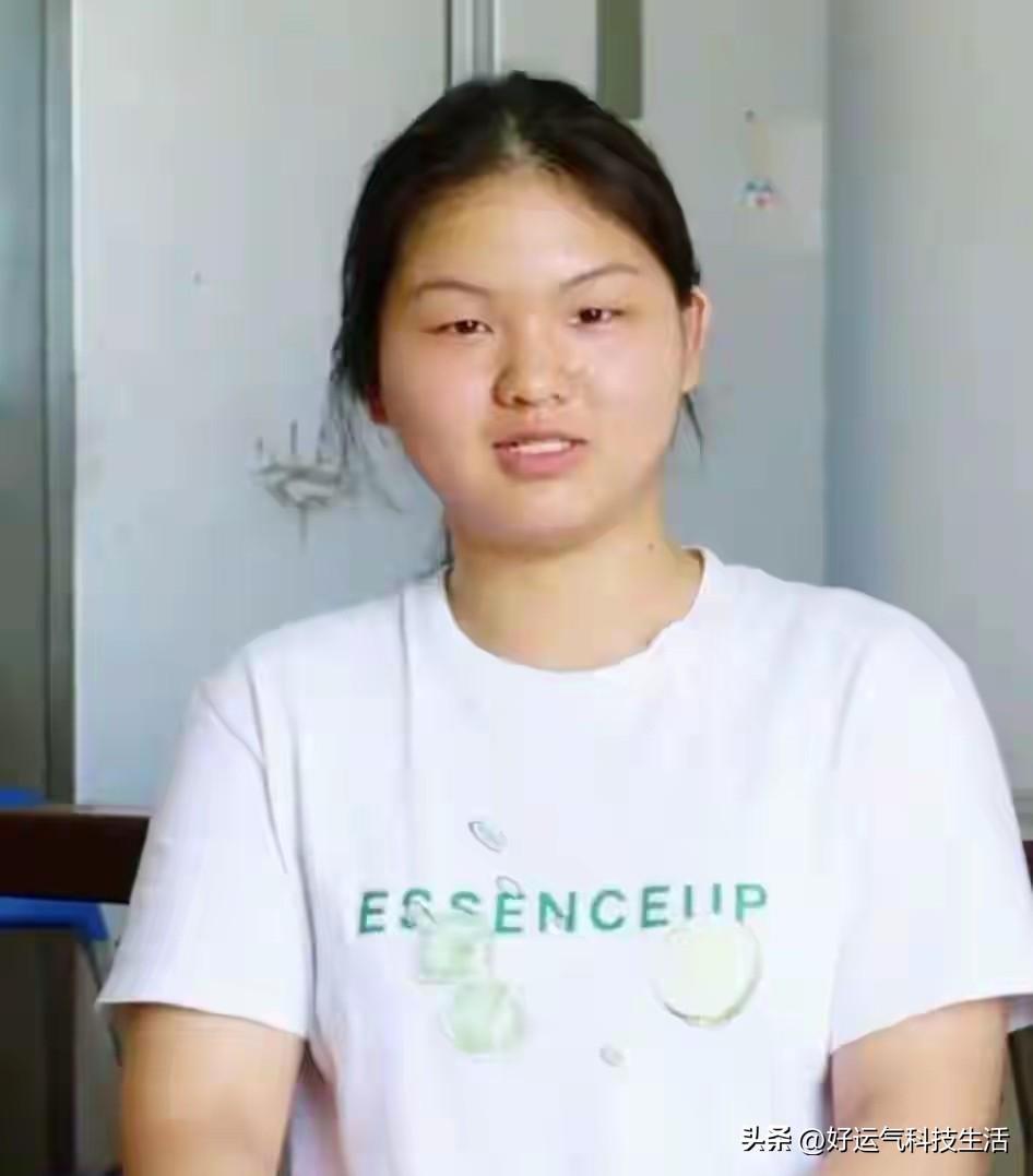 看哭了！苦命孤女金榜题名，长江大学给她一个家
 
刷到湖北荆州女孩曾紫轩的新闻，