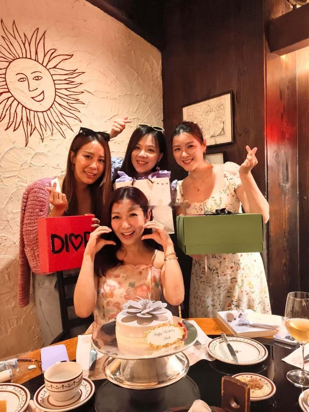陈茵媺和曹敏莉帮好姐妹庆生 ​​​