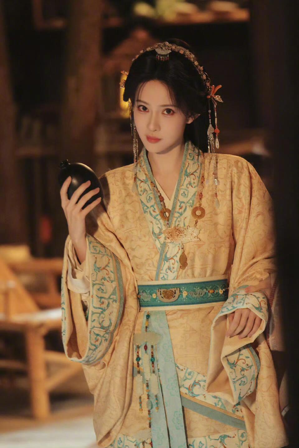 #咪咕星鲜事##孟子义沈妙营业#灵动娇俏、明艳动人，每一个镜头都又美又萌！谁能不