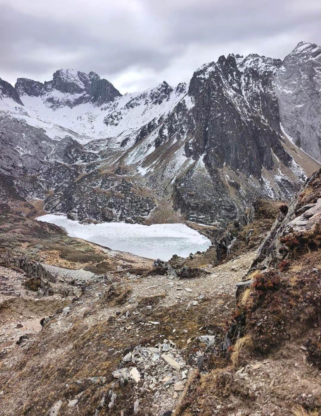 阿布吉措一日游徒步行程规划早上6点半可左右 向导会开陆续接上当天要去徒步的队员7
