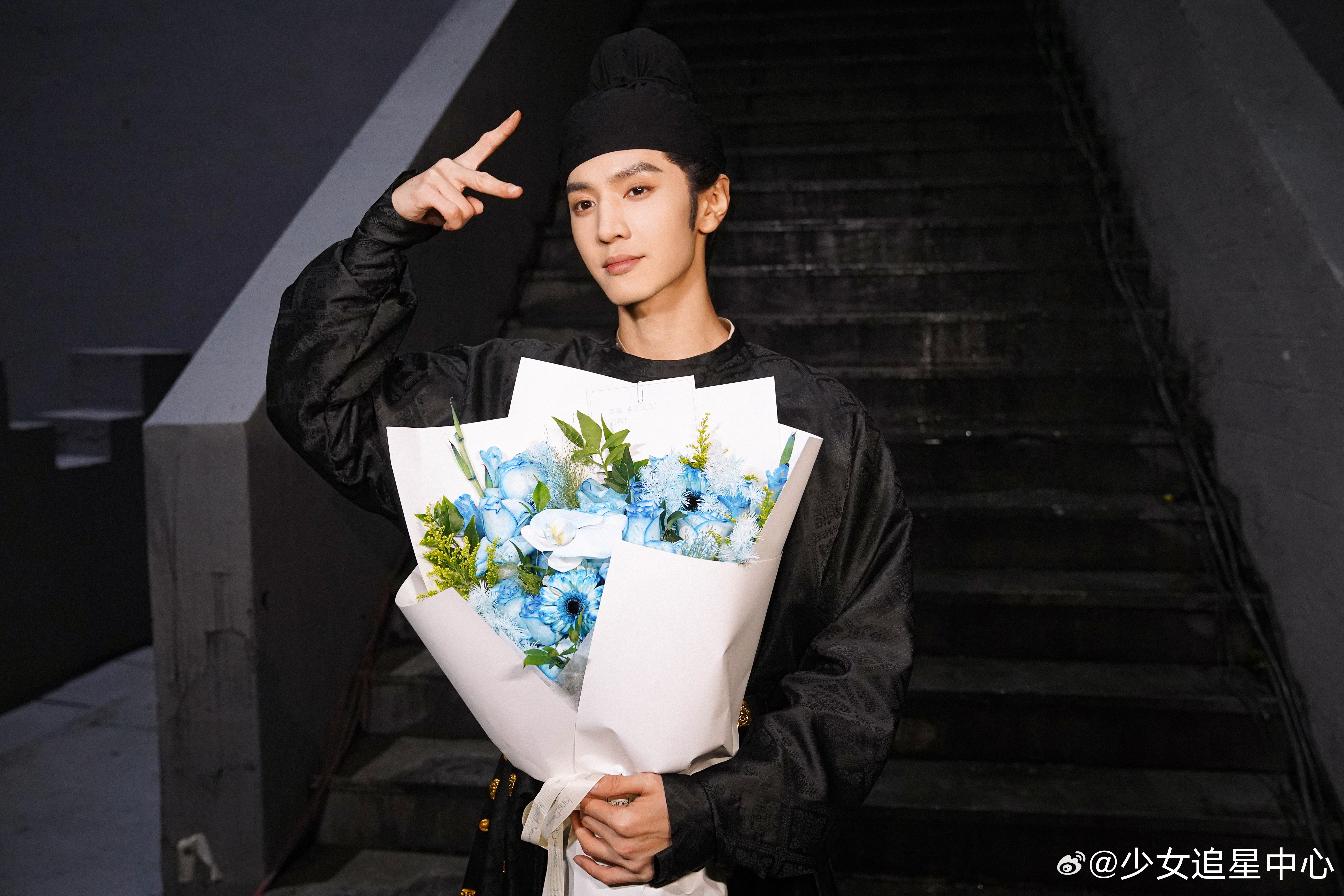 陈哲远《江山为聘》杀青照来啦！杀青大吉，期待早日和英寡见面啊！ 