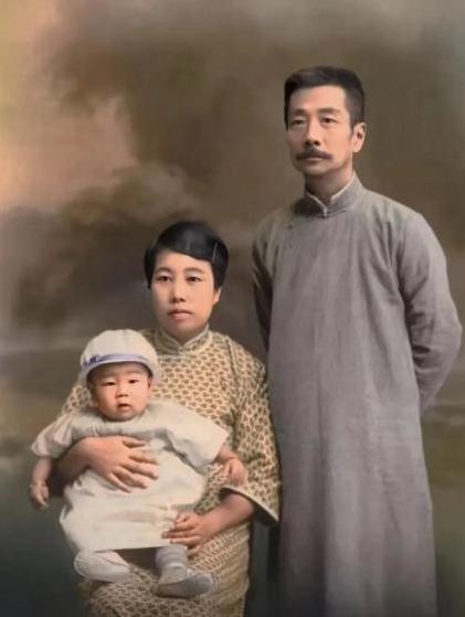 1929年，鲁迅避孕失败，一直想丁克的他，看到儿子第一眼，忍不住撇嘴说："臭小子