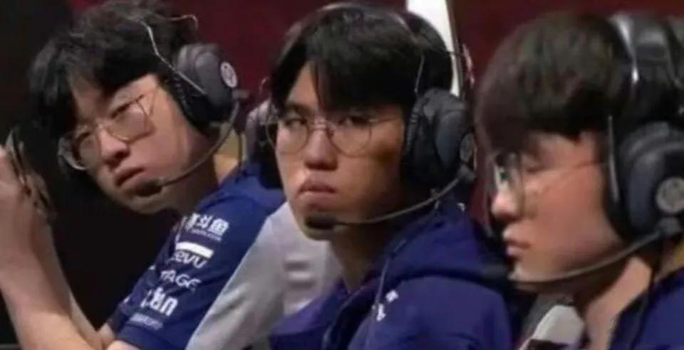 说句实话，今天的比赛打完没有昨天的比赛打完，来得激情，昨天打完我还刷了好久比赛的