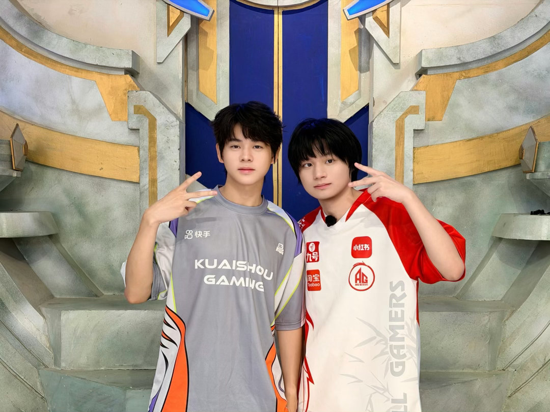 长生流浪合照我们诡秘line拍完以后贴贴～KPL