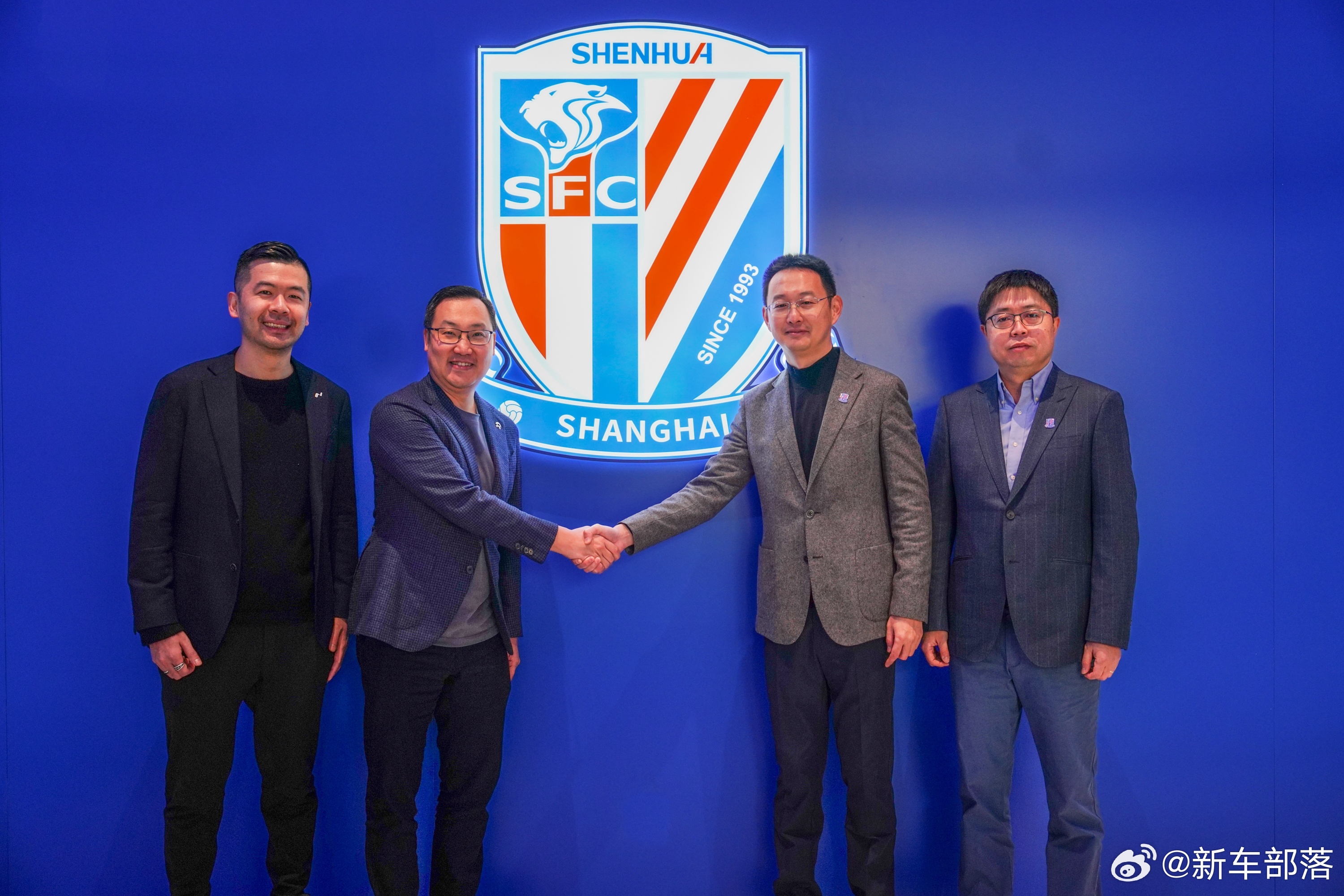一次源于实力与理念的双向奔赴。今天，乐道汽车正式携手上海申花足球俱乐部，成为其官