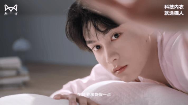 田栩宁夏日清凉大片 夏日清凉感双倍拉满。从破晓时分海浪翻滚的辽阔，到粉色家居服带