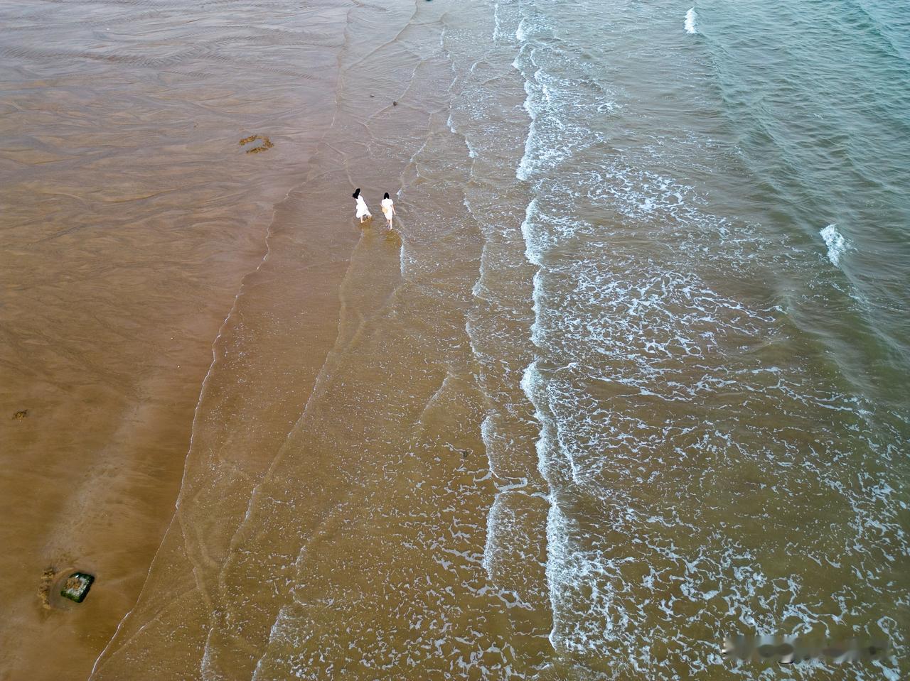 石老人海水浴场，人少景美，沙滩很干净哦#青岛##石老人#