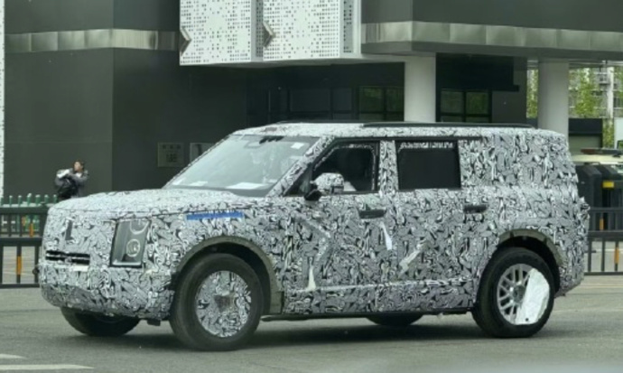 享界 “方盒子” SUV 伪装车曝光，方方正正的轮廓自带硬派气场，妥妥的越野车型