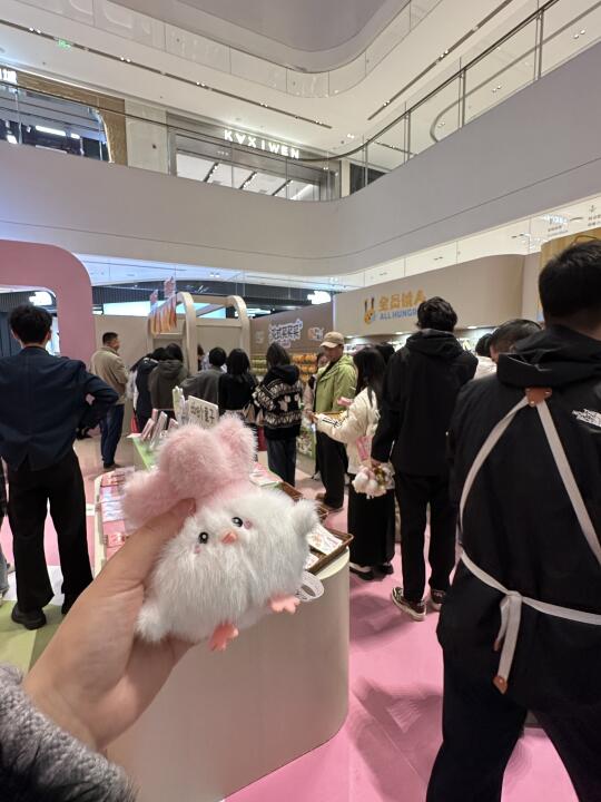 武汉人都不上班吗？都跟我抢蒜鸟！