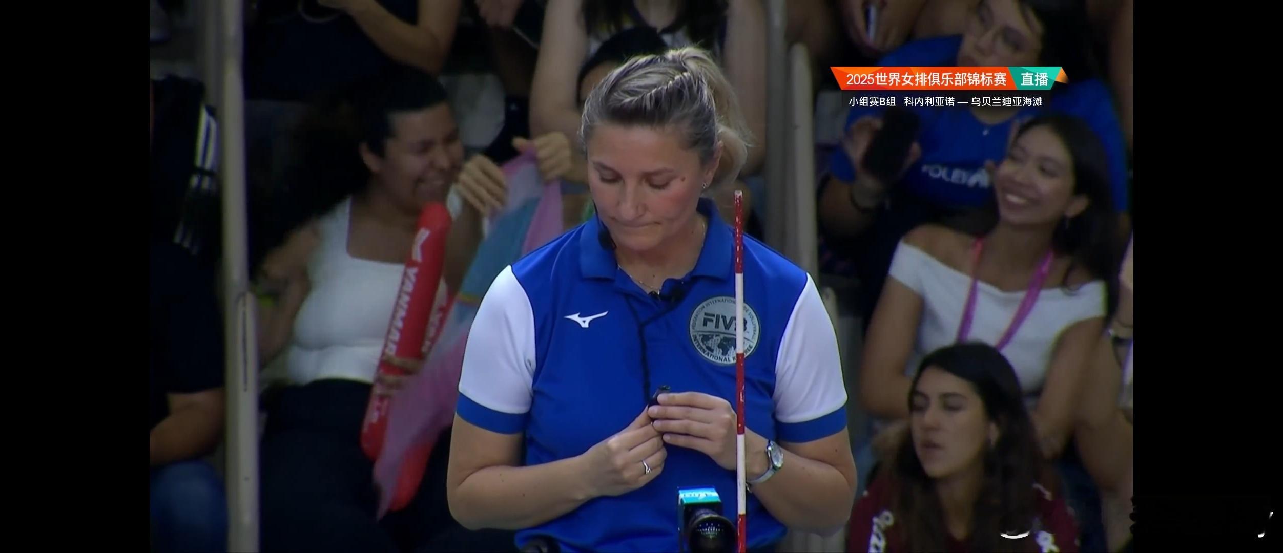 开局才打几个球就两次挑战。挑战结果显示是朱婷很好的防守。朱婷女排世俱杯朱婷第七次