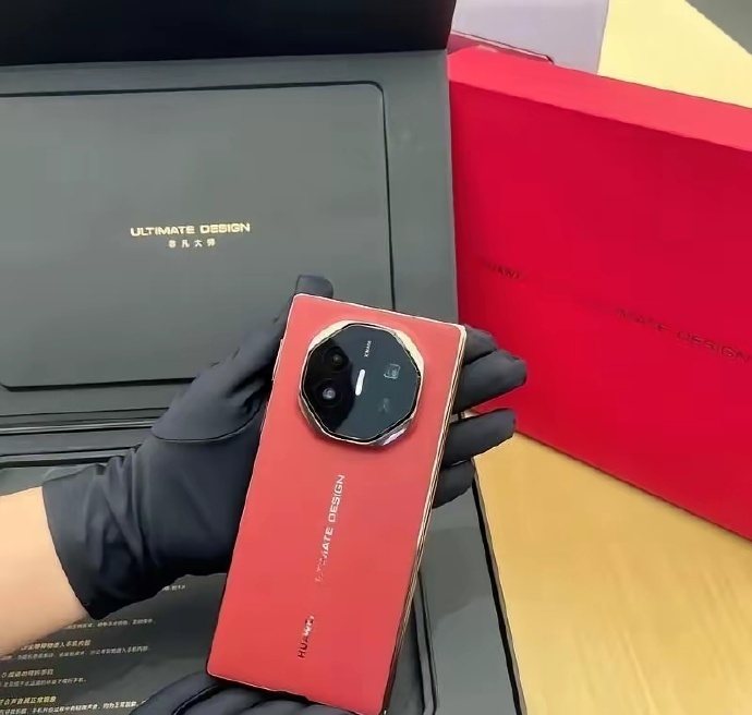 三折叠手机，曾经的科技宠儿，如今却鲜少见其身影。它曾以其独特的形态和创新技术引领