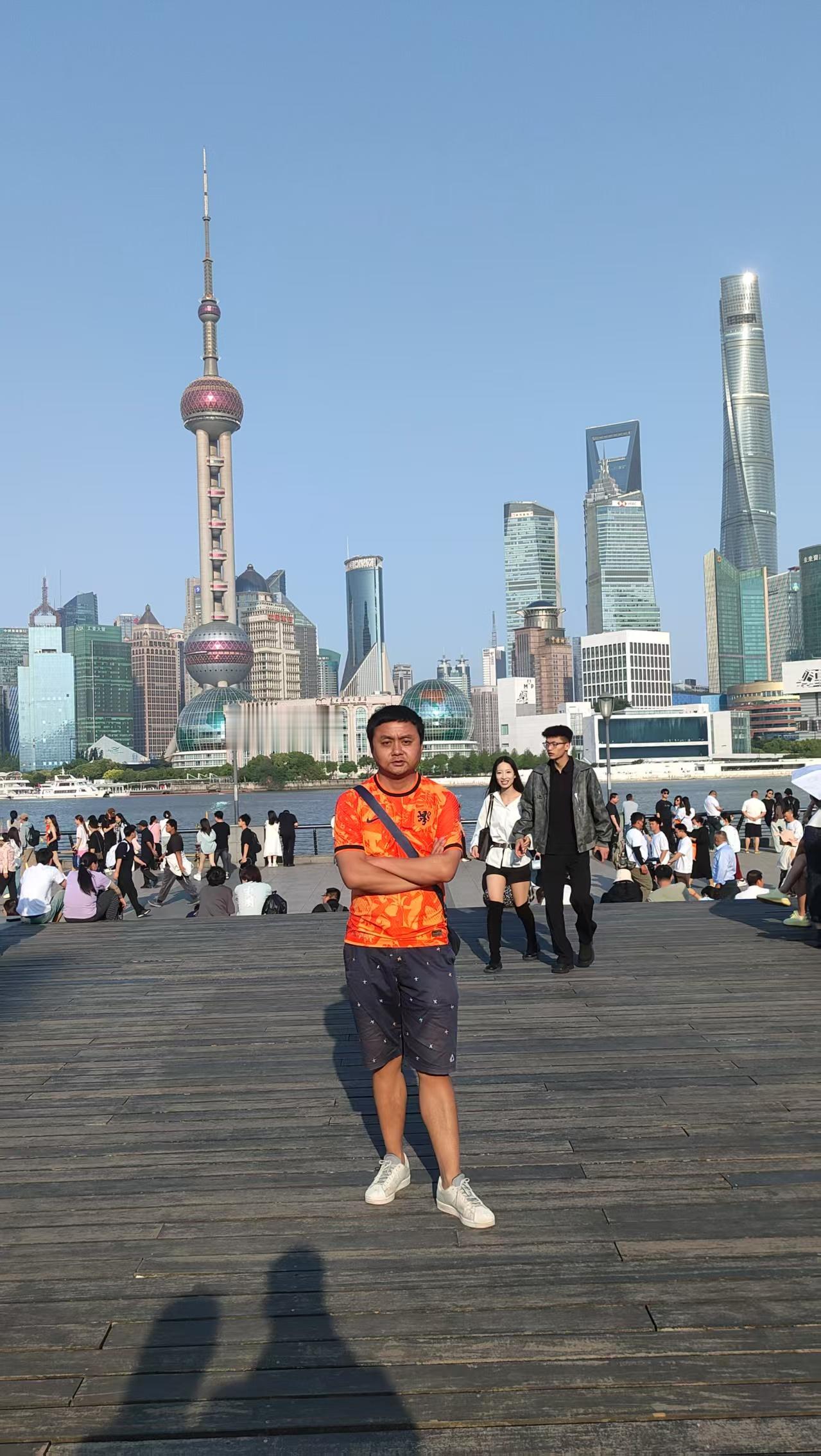 人山人海别辜负了相遇 晴空万里 城市风光 欣赏美图美景 风景线
