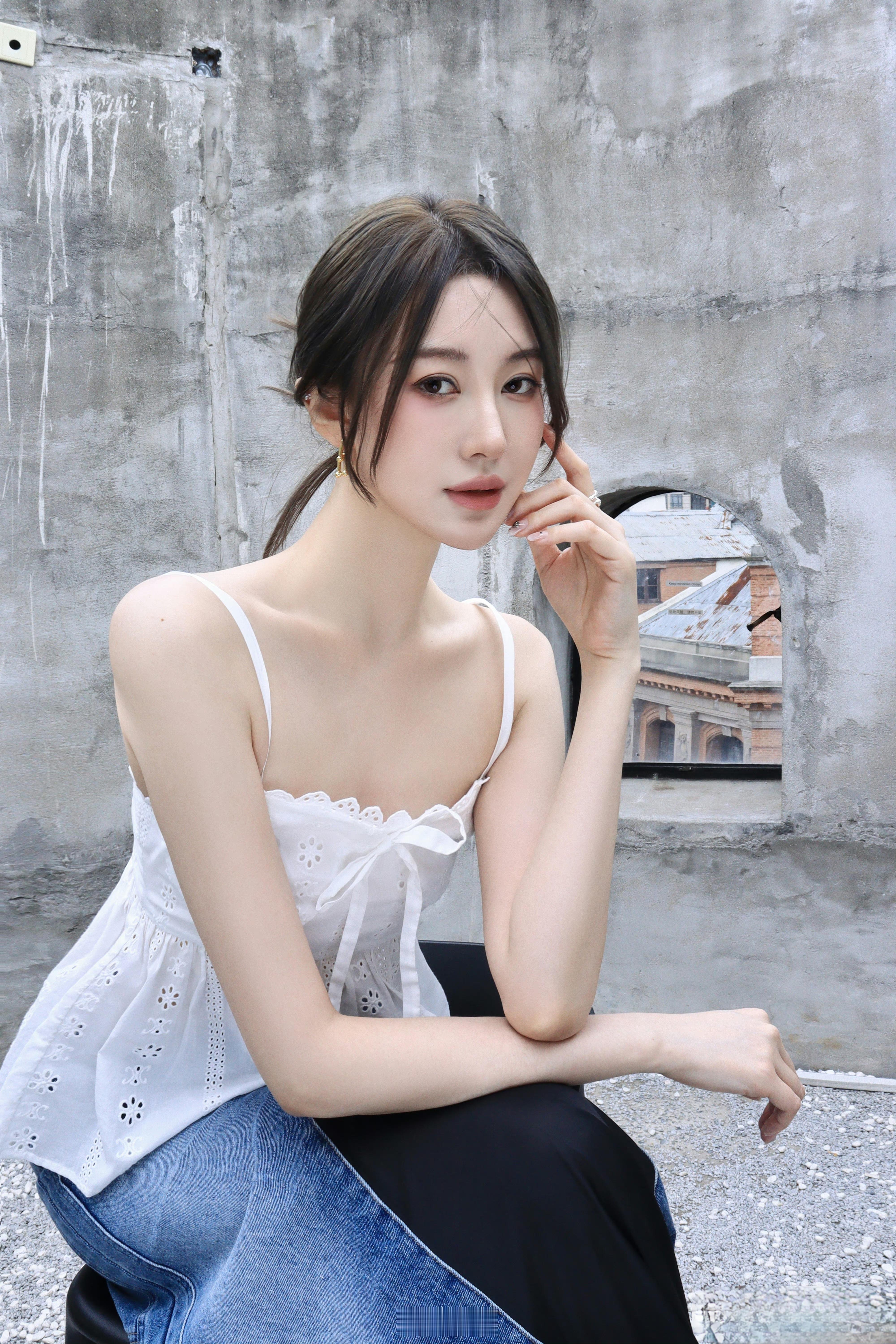 天台顶楼上的小姐姐 ​​​