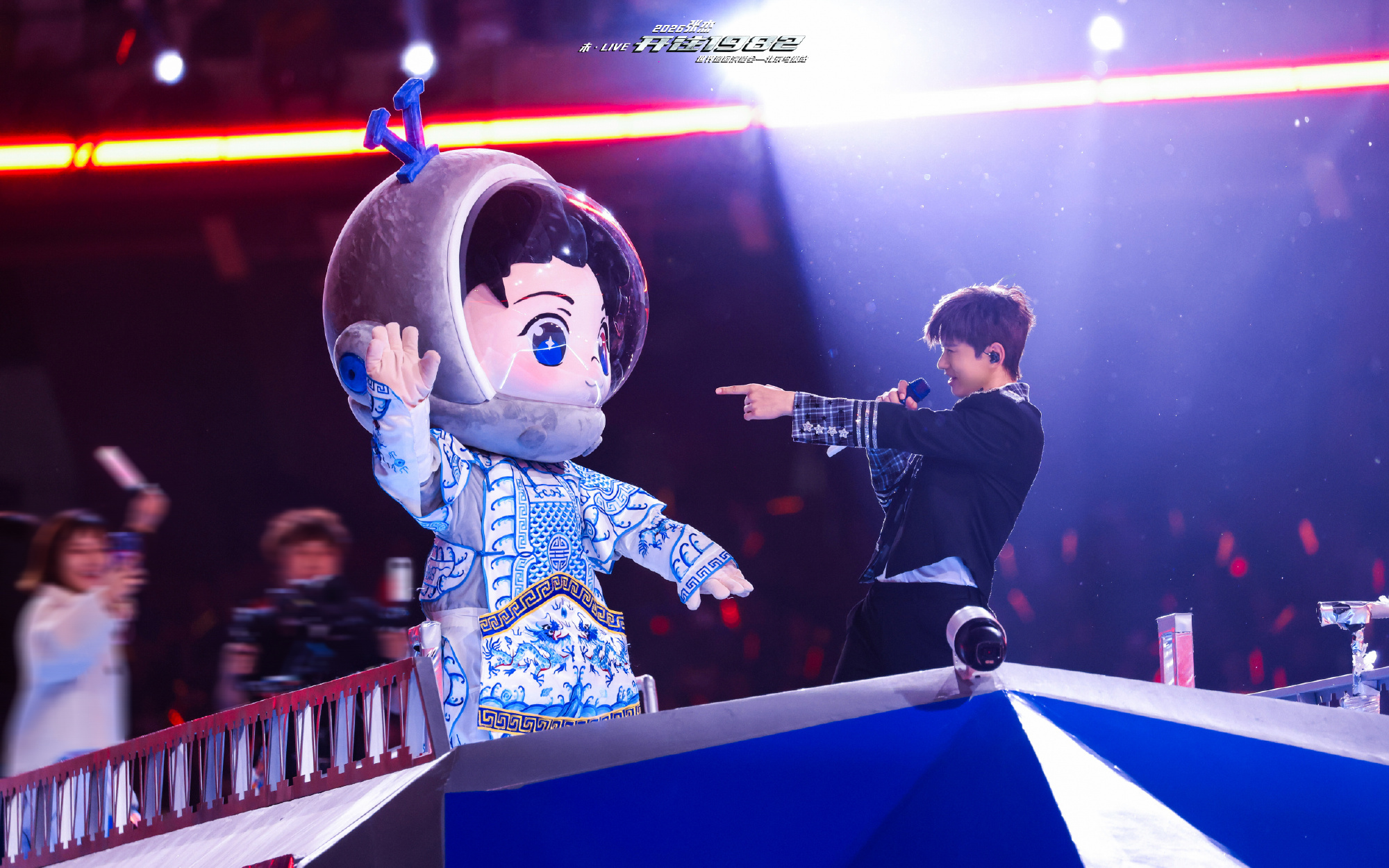 张杰每一场都十分美好十分精彩今晚第11场了能不能多唱《新征程》多唱红歌吧