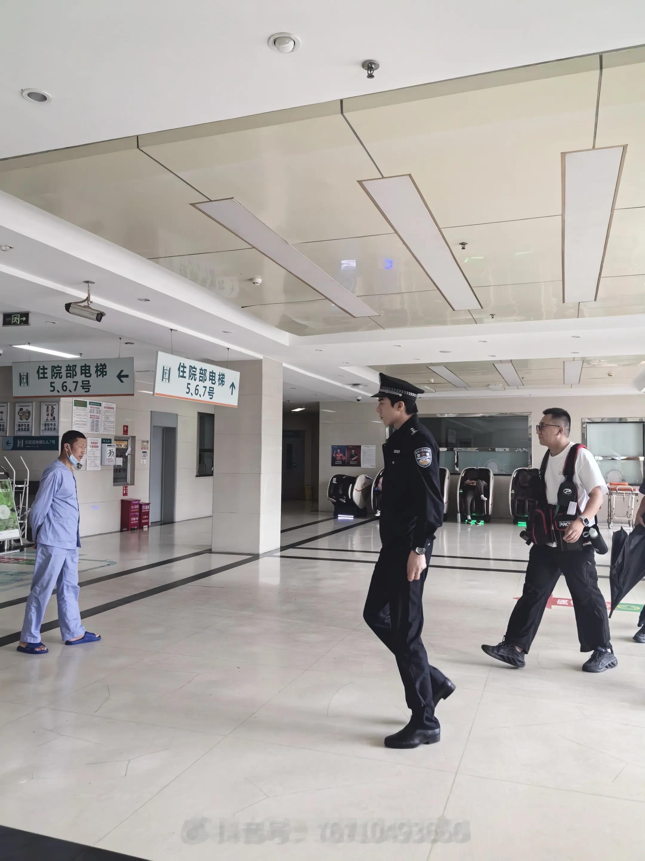 这是什么神仙运气才能在医院偶遇高原。姐妹一定百毒不侵。百病全消。刘宇宁高原刘宇宁