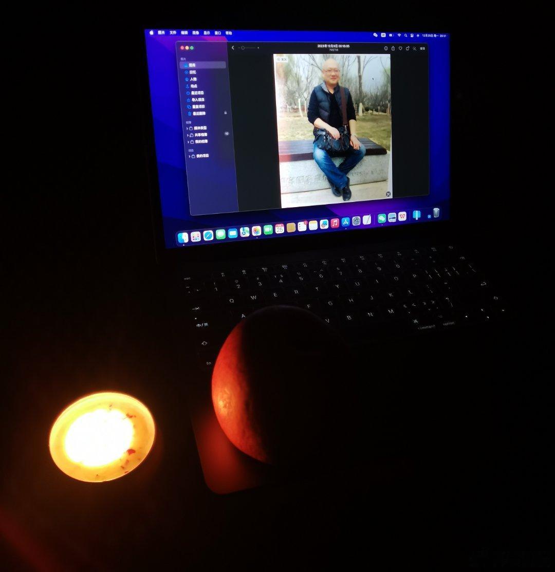 看着苹果、吃个苹果。 ​​​