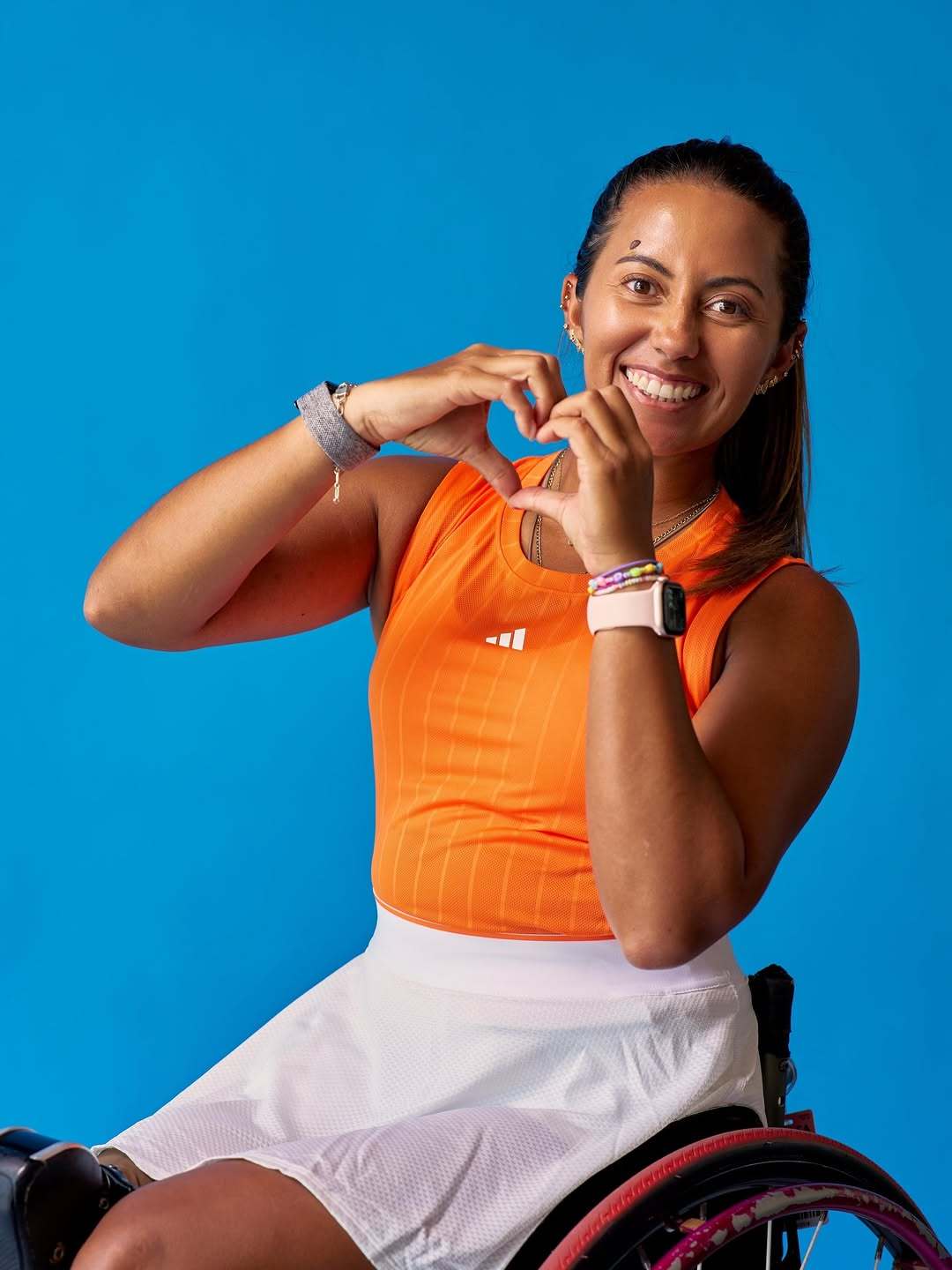 感觉狗迪设计师在找球场撞色这件事上还是太权威了。纯色战袍很难设计得出色，但自身印