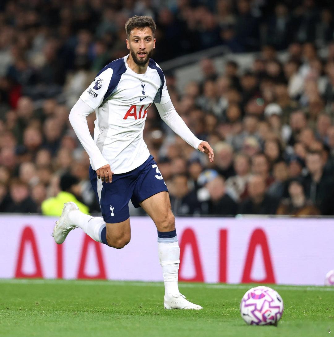 【回归】天空体育：28岁的热刺中场本坦库尔回归训练，此前他因为右脚筋手术缺席超过