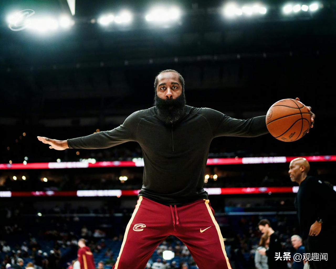 今天哈登骑士生涯首次单场20分+10助攻，同时刷新队史纪录，成为骑士队史单场达成