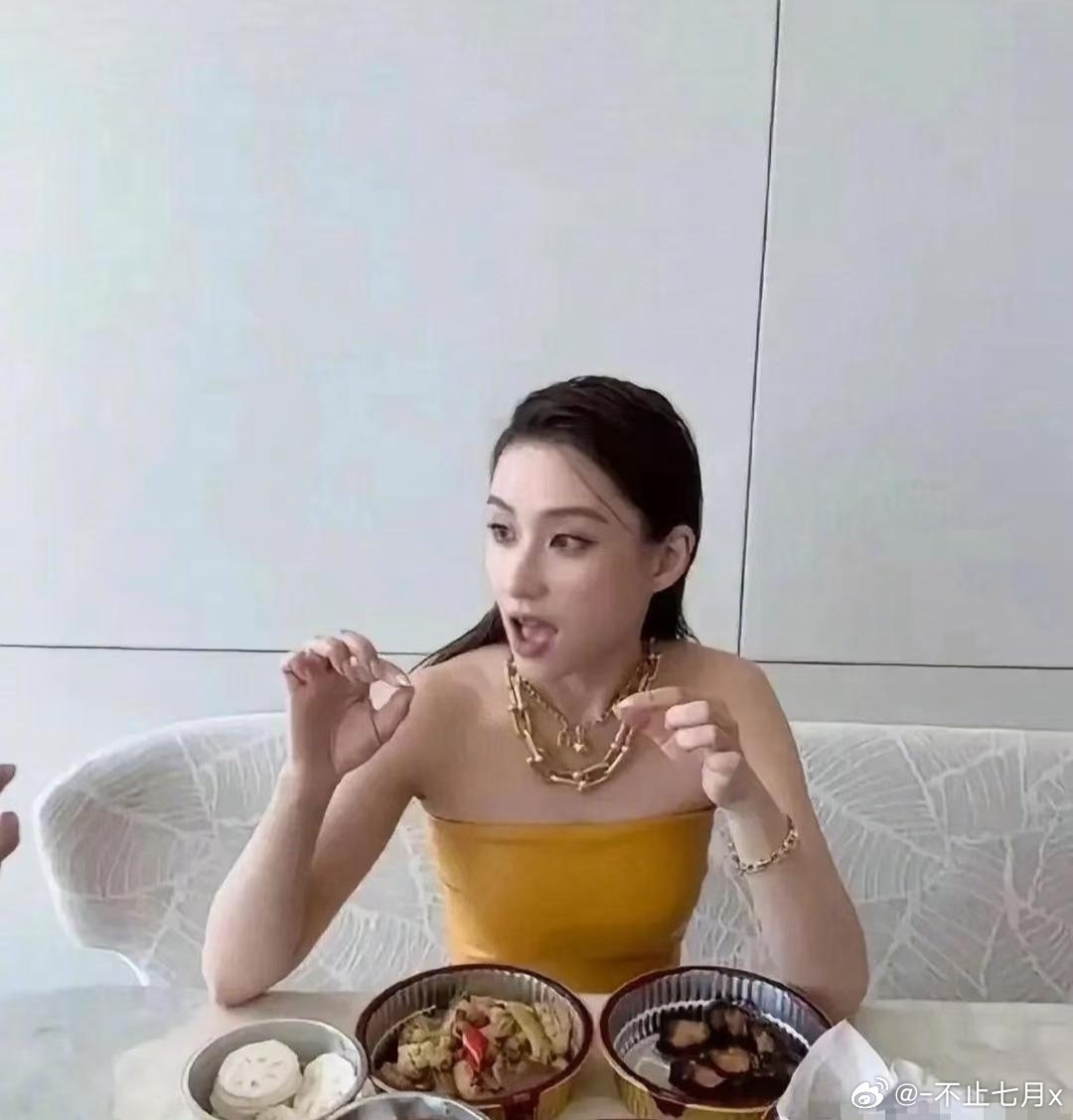 富二代何超莲的下午茶，贫穷真的限制了我们的想象 